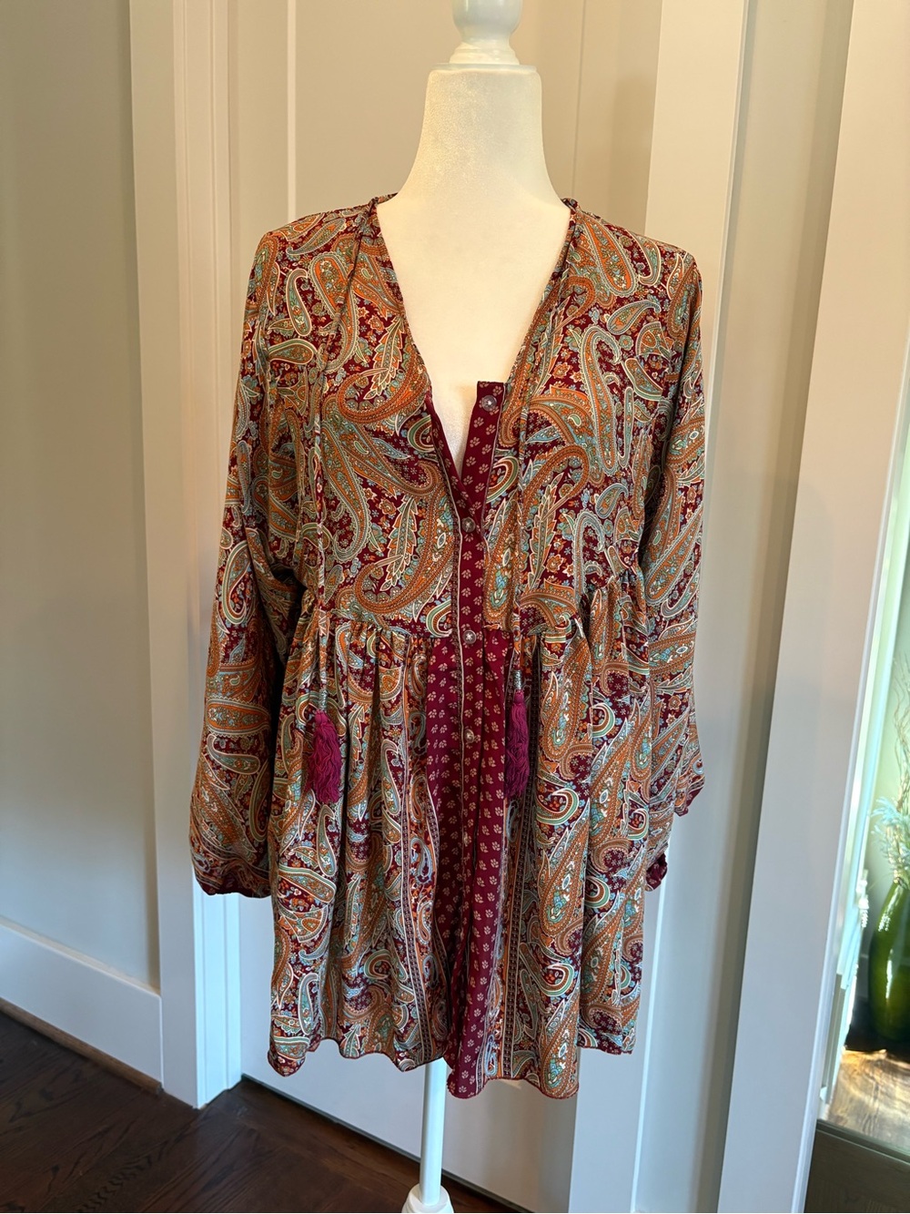 NWT-Boho Paisley V-Neck Tunic Top in Multi-Color